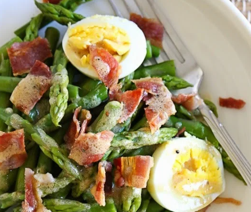 Springtime Bliss: Asparagus, Egg, and Bacon Salad Extravaganza